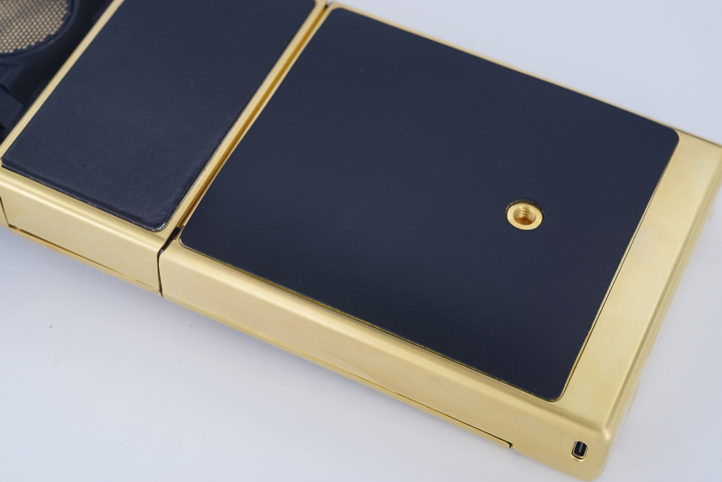 SX-70 SONAR AUTOFOCUS "24K GOLD EDITION"WITH POWER KIT S INSTANT FILM CAMERA