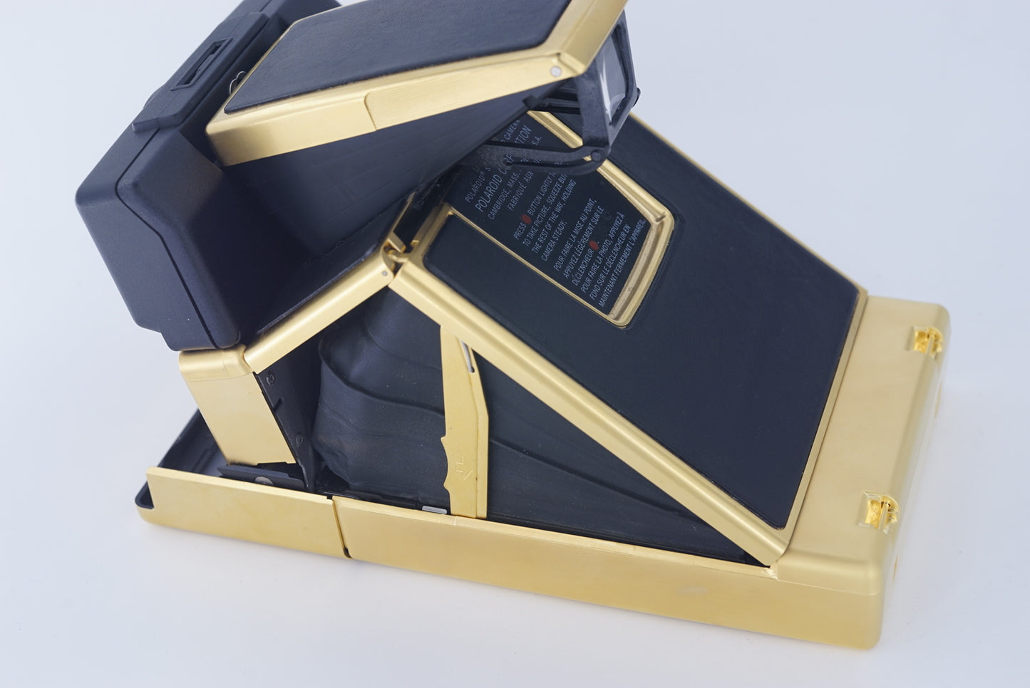 SX-70 SONAR AUTOFOCUS "24K GOLD EDITION"WITH POWER KIT S INSTANT FILM CAMERA