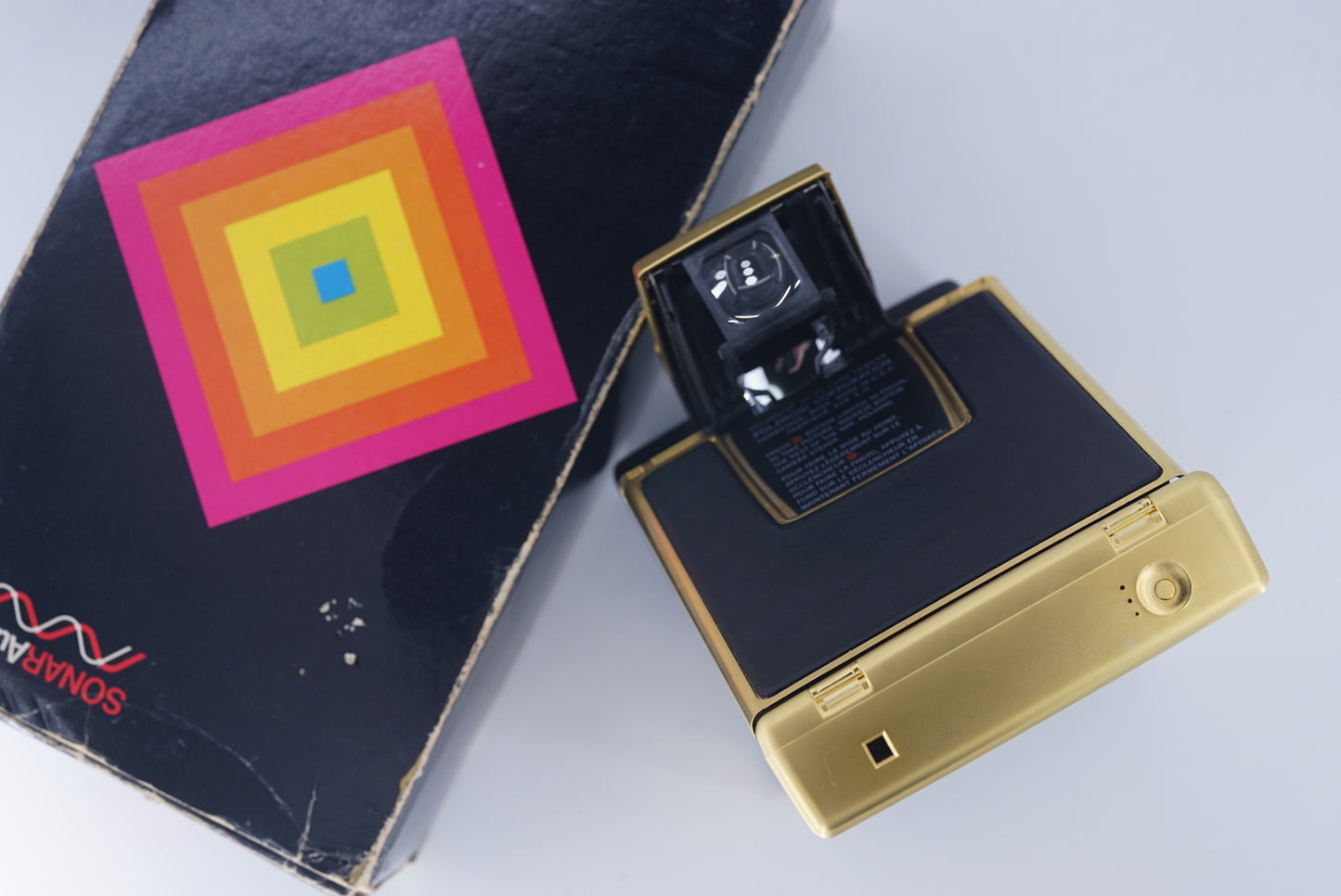 SX-70 SONAR AUTOFOCUS "24K GOLD EDITION"WITH POWER KIT S INSTANT FILM CAMERA