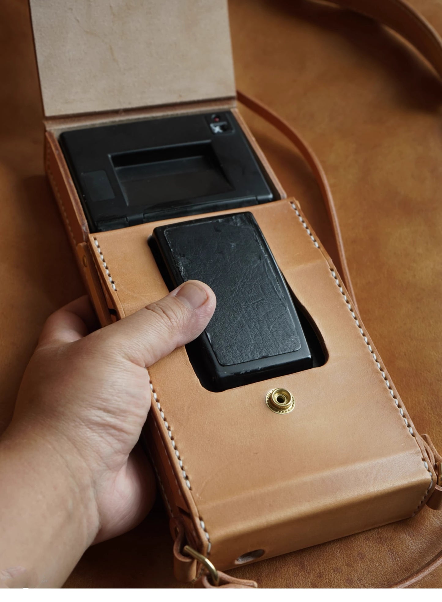 POLAROID SLR 680/690 CAMERA BAG HANDMADE Leather folding bag