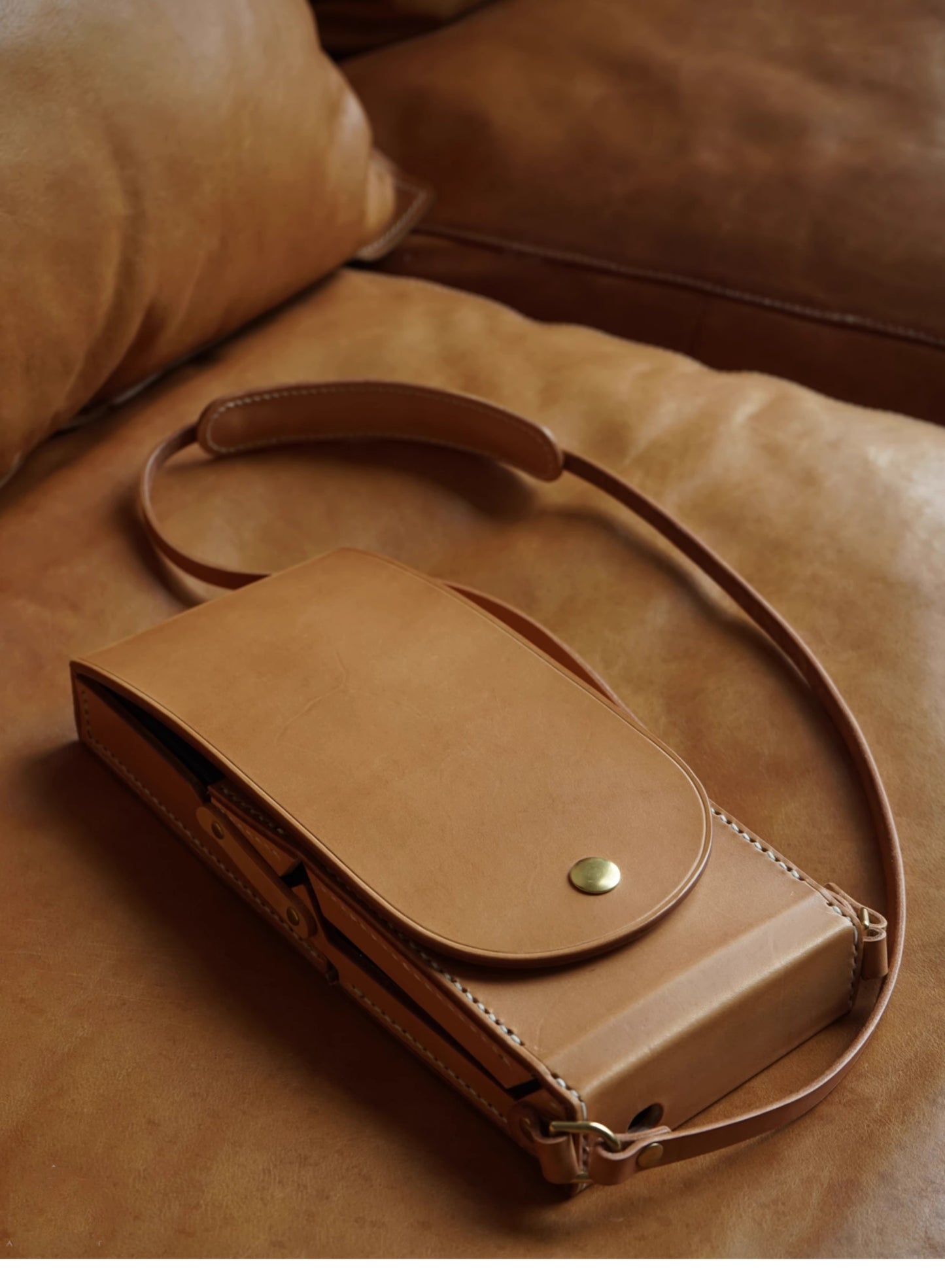 POLAROID SLR 680/690 CAMERA BAG HANDMADE Leather folding bag