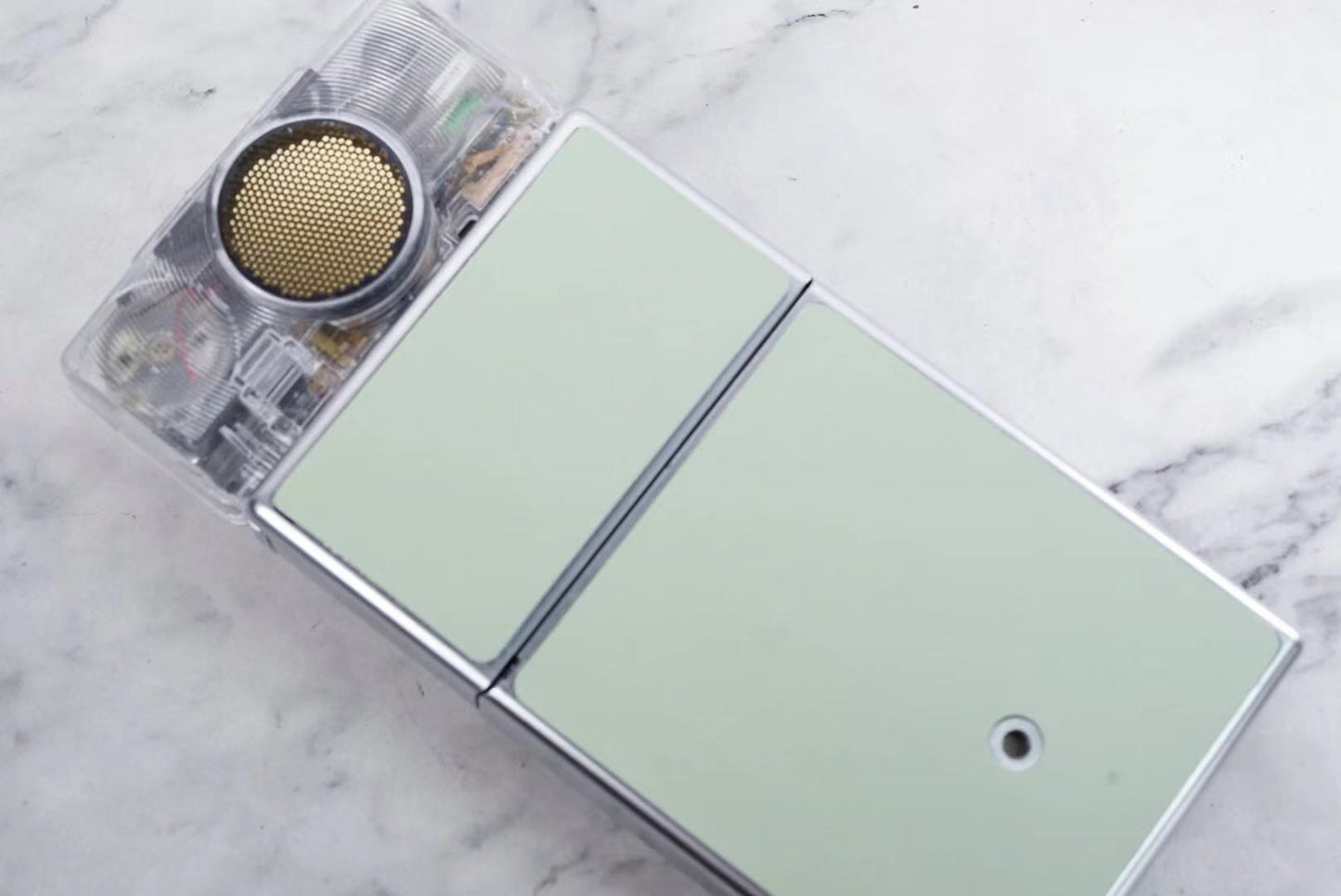 Polaroid SX70 SONAR Transparent vision ISO600 MINT GREEN Shutter button