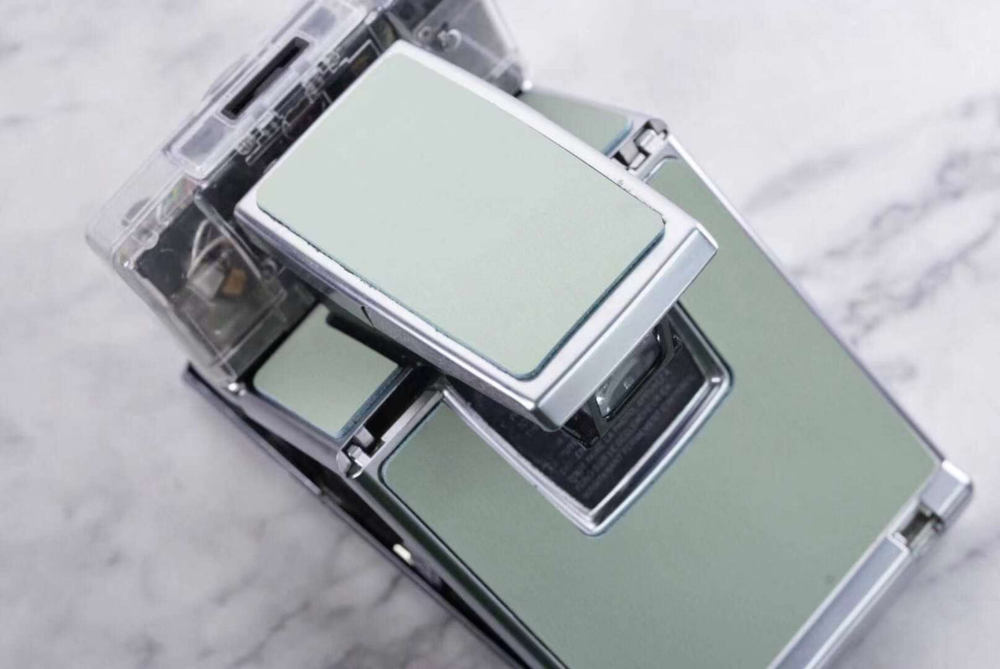 Polaroid SX70 SONAR Transparent vision ISO600 MINT GREEN Shutter button
