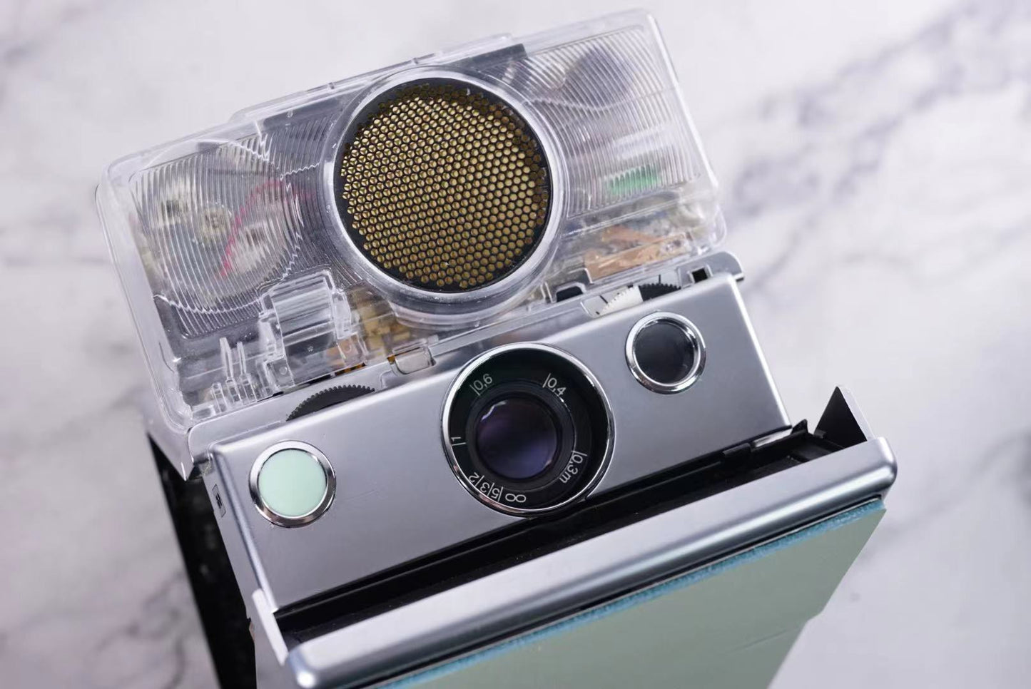 Polaroid SX70 SONAR Transparent vision ISO600 MINT GREEN Shutter button