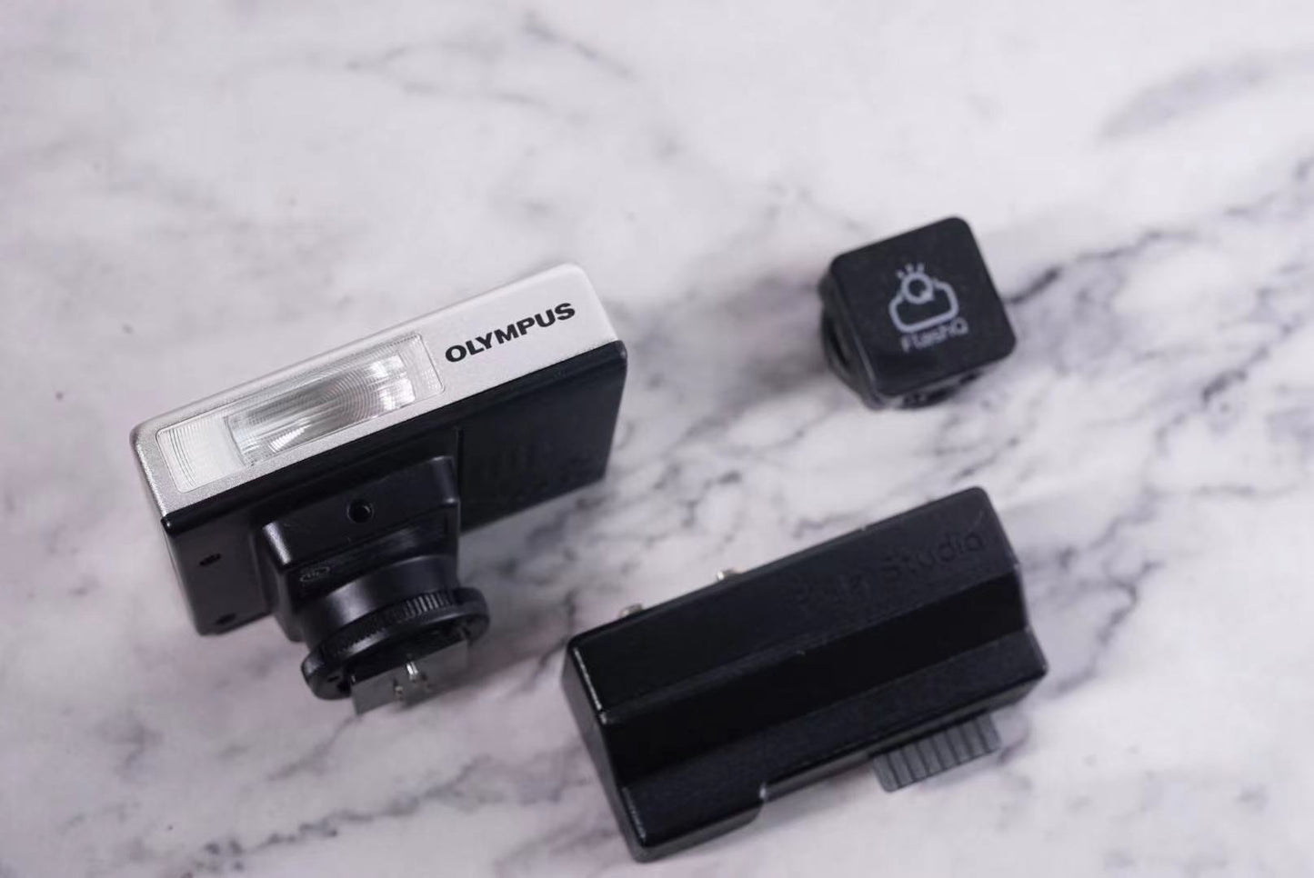 Flash adapters for the Polaroid SX-70、Sonar hot shoe POLAFLASH 4.0 ADAPTER