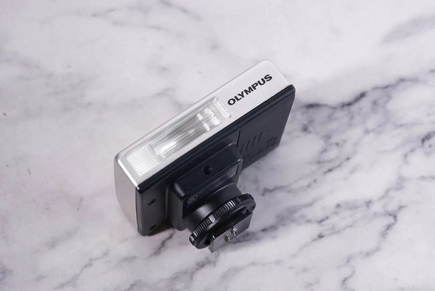 Flash adapters for the Polaroid SX-70、Sonar hot shoe