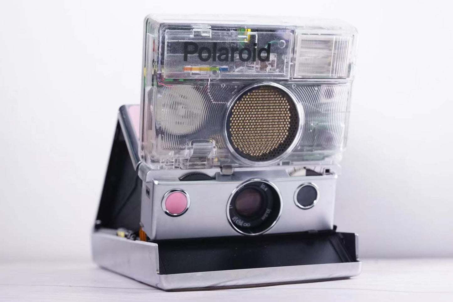 Polaoid SLR 690 PINK Custom Edition transparent and sliver body