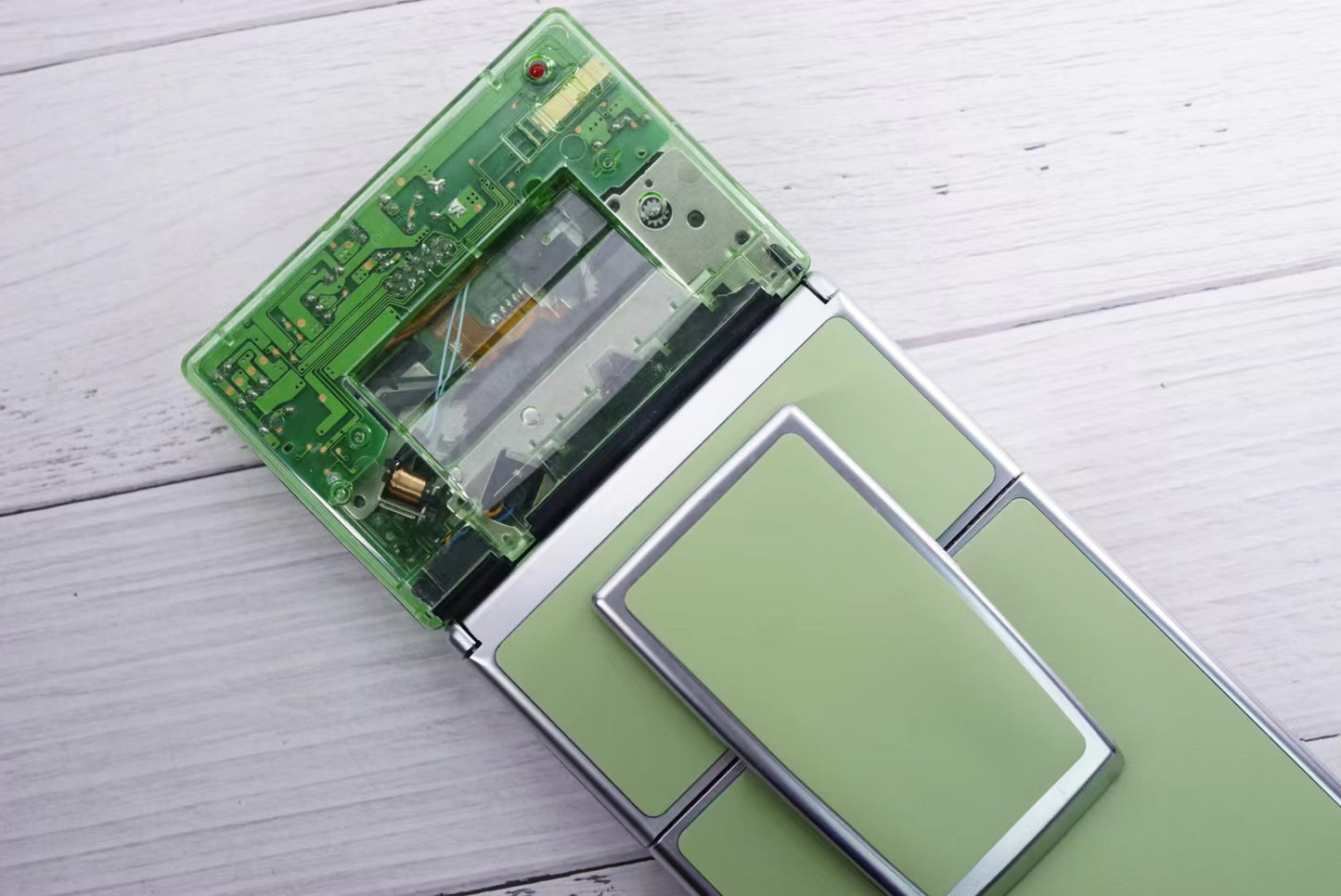 Polaoid SLR 690 Emerald green Custom Edition transparent
