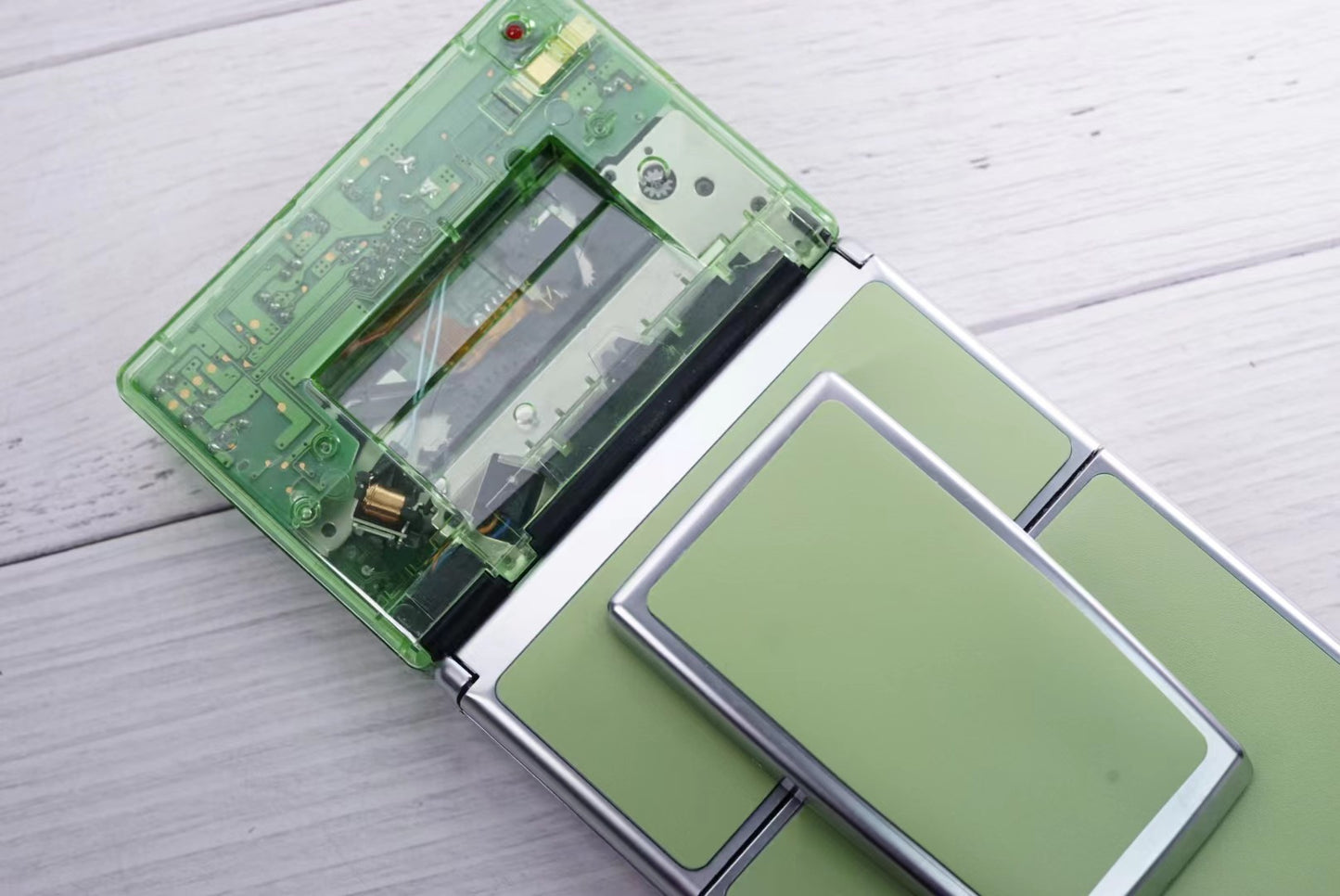Polaoid SLR 690 Emerald green Custom Edition transparent