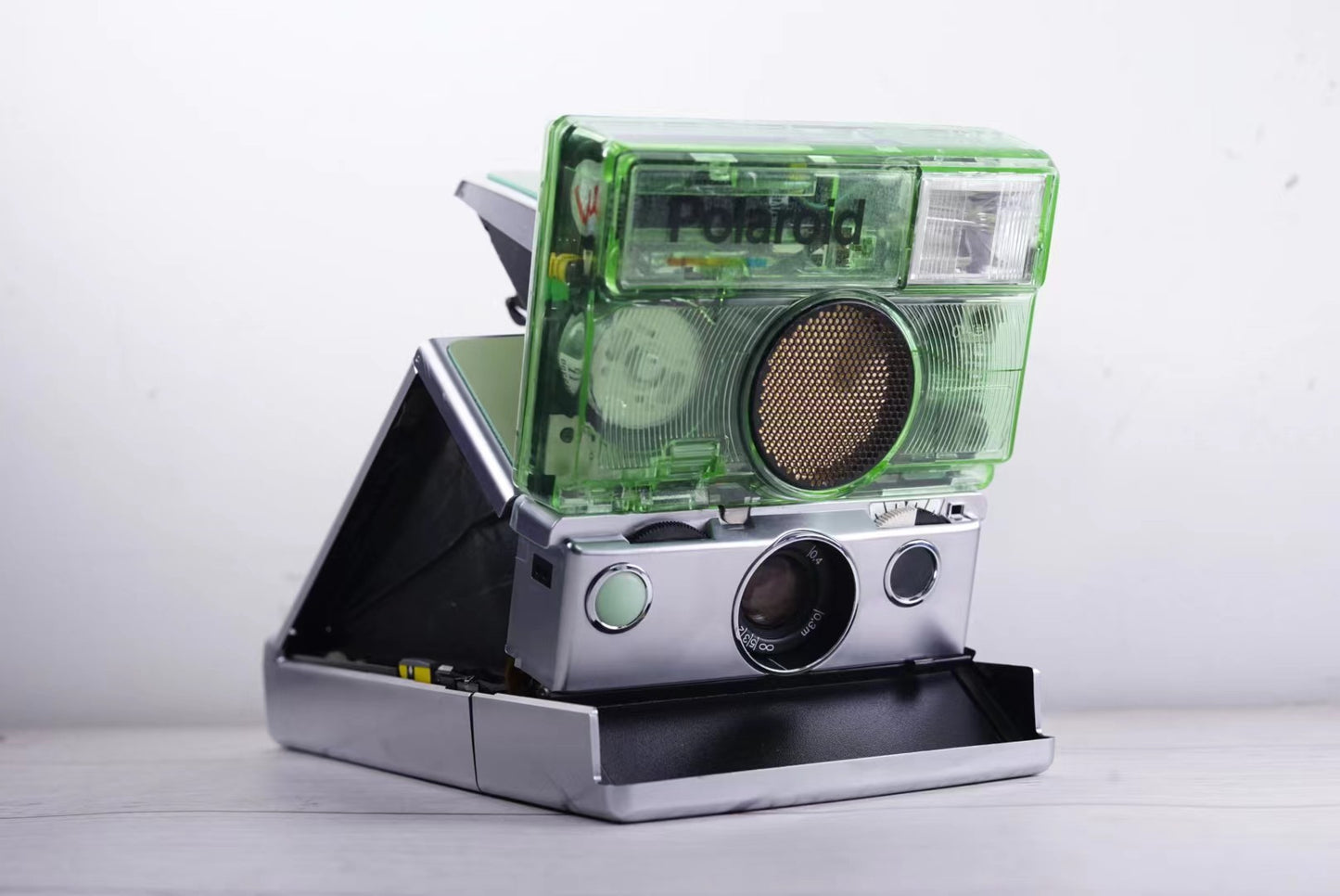Polaoid SLR 690 Emerald green Custom Edition transparent