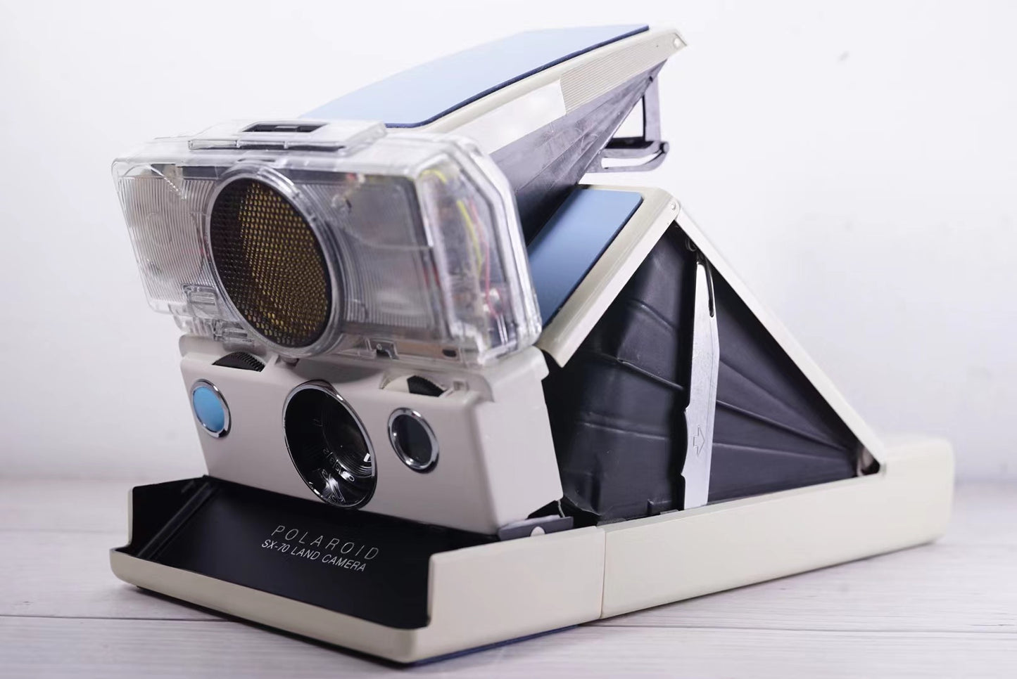 Power kit evo*Polaroid SX70 SONAR Transparent vision ISO600 WHITE VERSION BLUE Shutter button