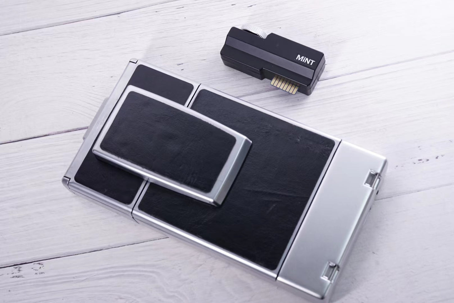 Polaroid Mint-670s silver come with Power evo pro Oled