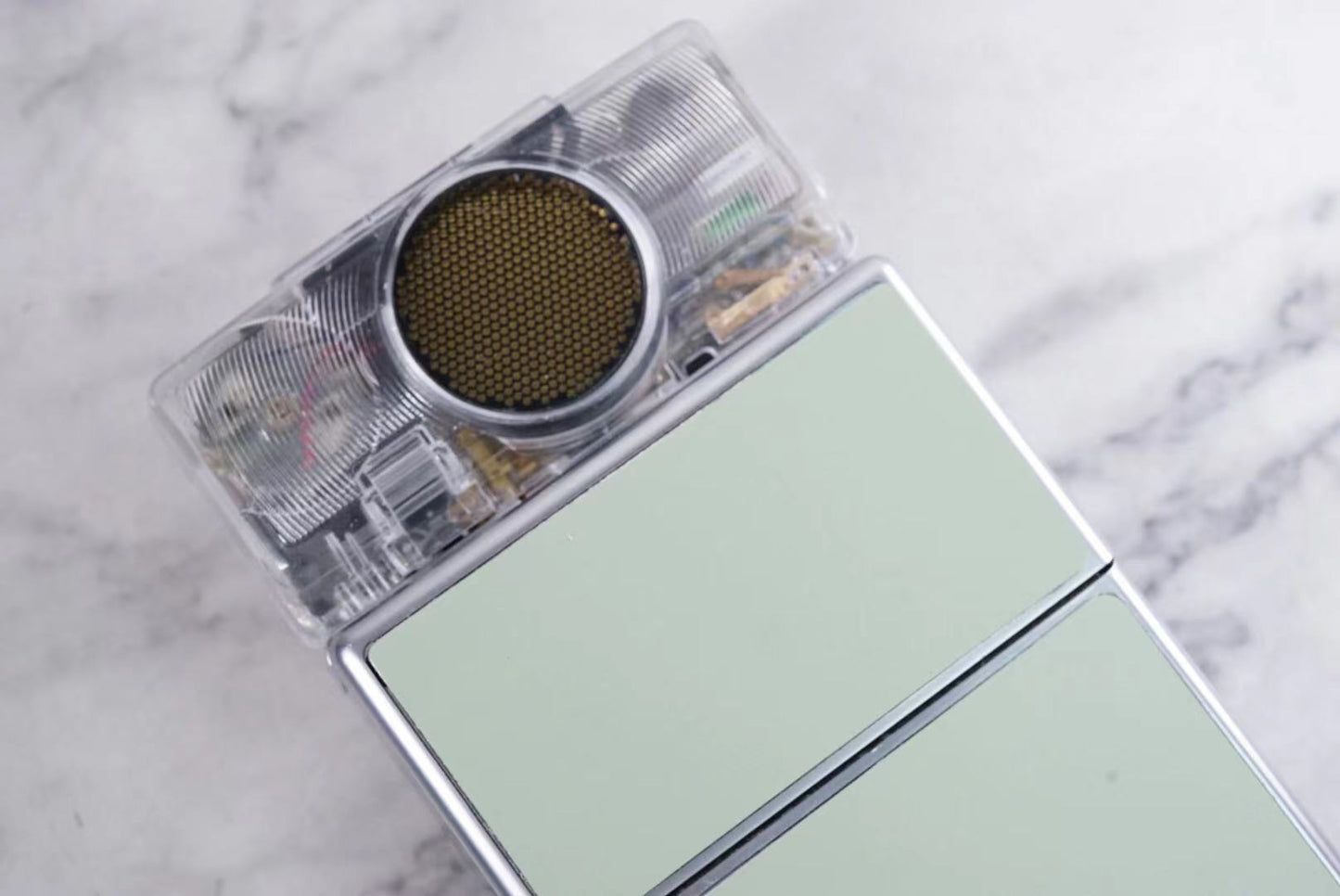 Polaroid SX70 SONAR Transparent vision ISO600  MINT GREEN Shutter button