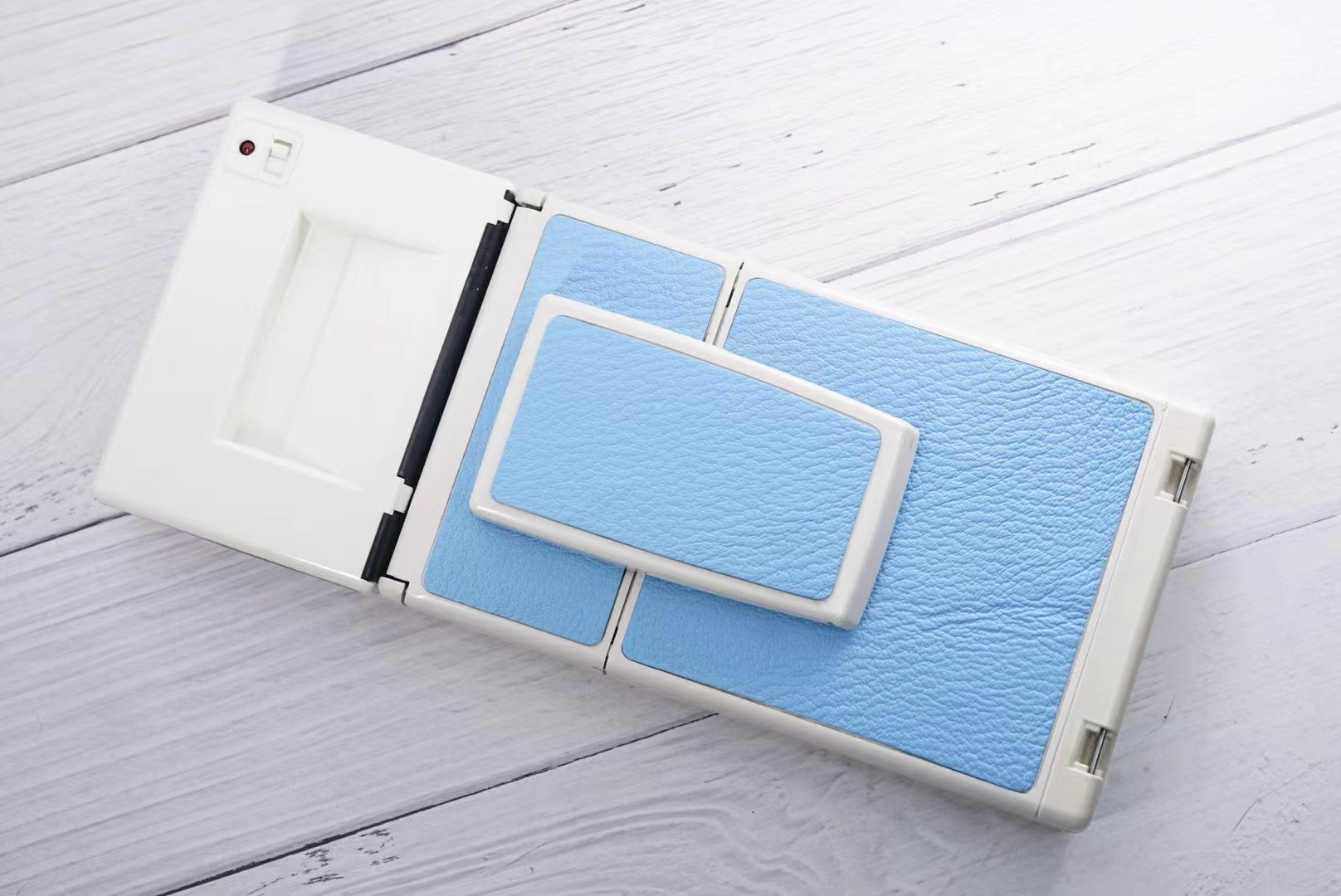 Polaroid SLR 680 White Body transparent Blue shutter button Custom 